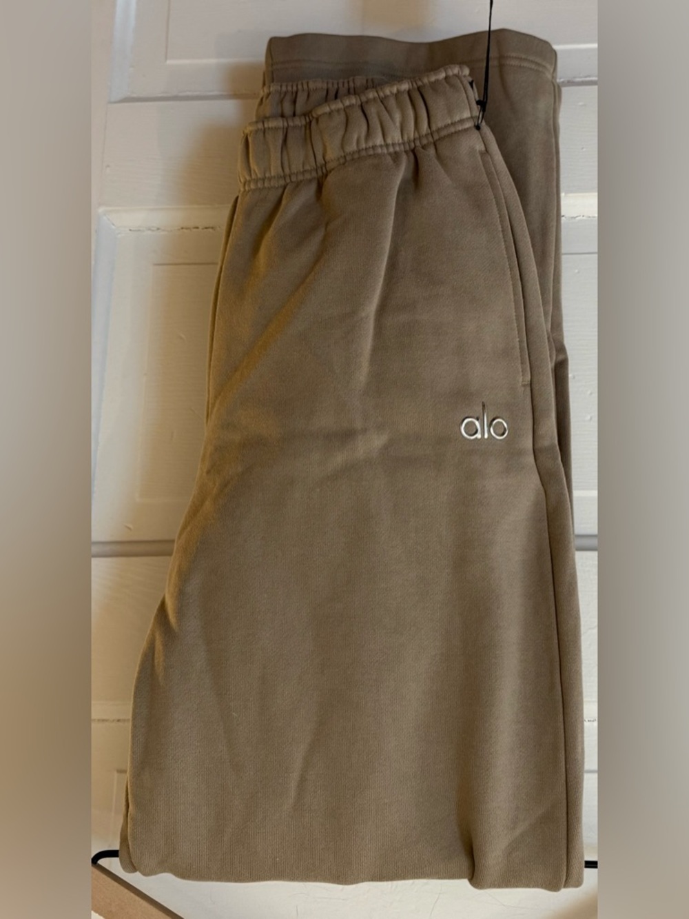 Alo Yoga Accolade Straight Leg Sweatpant Gravel XS - Picture 4 of 6